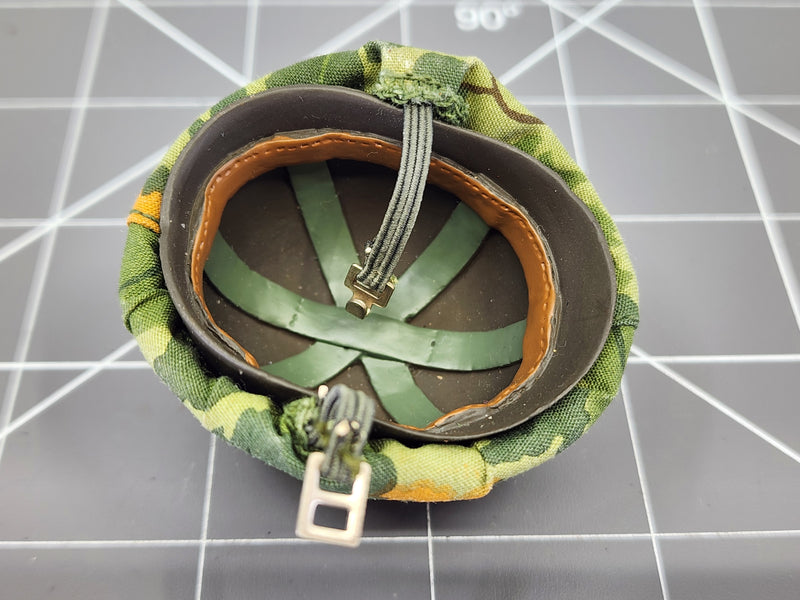Load image into Gallery viewer, Bam 1/6 Vietnam Mitchel Pattern Camo Helmet, Love &amp; Peace Badge (Dragon)
