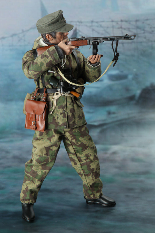 Load image into Gallery viewer, WWII - German Eastern Front 1943 Wehrmacht Steiner - MINT IN BOX
