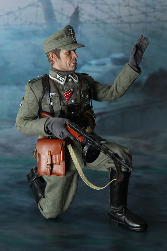 Load image into Gallery viewer, WWII - German Eastern Front 1943 Wehrmacht Steiner - MINT IN BOX
