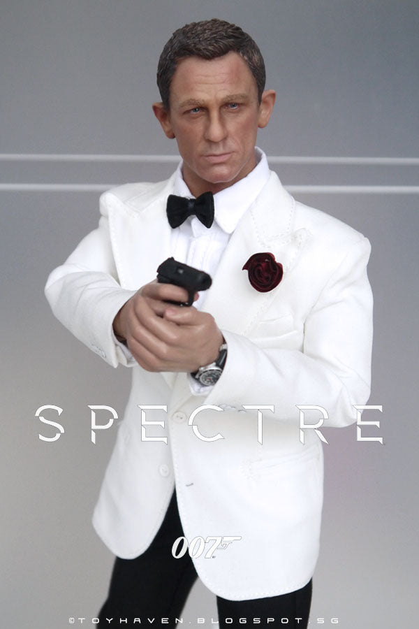 Load image into Gallery viewer, 007 Spectre - James Bond - White Tuxedo Edition - MINT IN BOX
