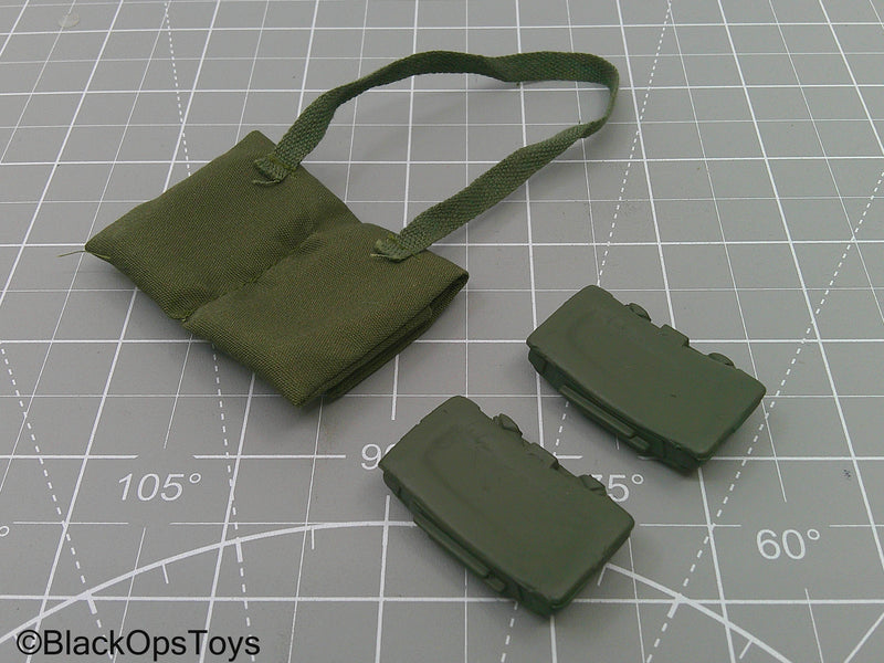 Load image into Gallery viewer, Vietnam Era Claymore Mine w/Satchel Bag
