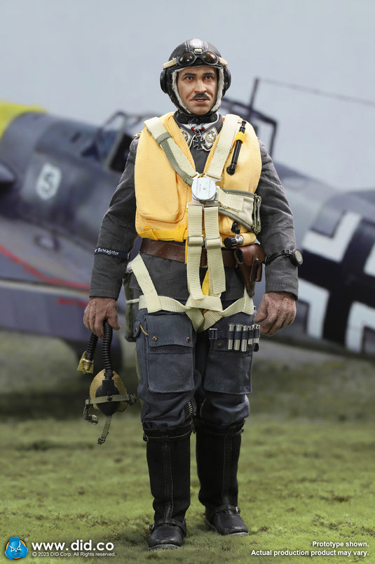 WWII - German Luftwaffe Pilot w/Cockpit  - MINT IN BOX (READ DESC)