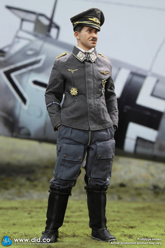 WWII - German Luftwaffe Pilot w/Cockpit  - MINT IN BOX (READ DESC)