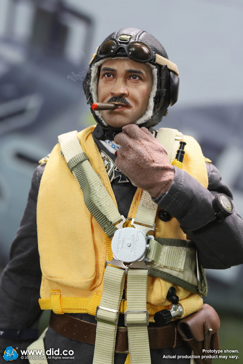Load image into Gallery viewer, WWII - German Luftwaffe Pilot w/Cockpit  - MINT IN BOX (READ DESC)
