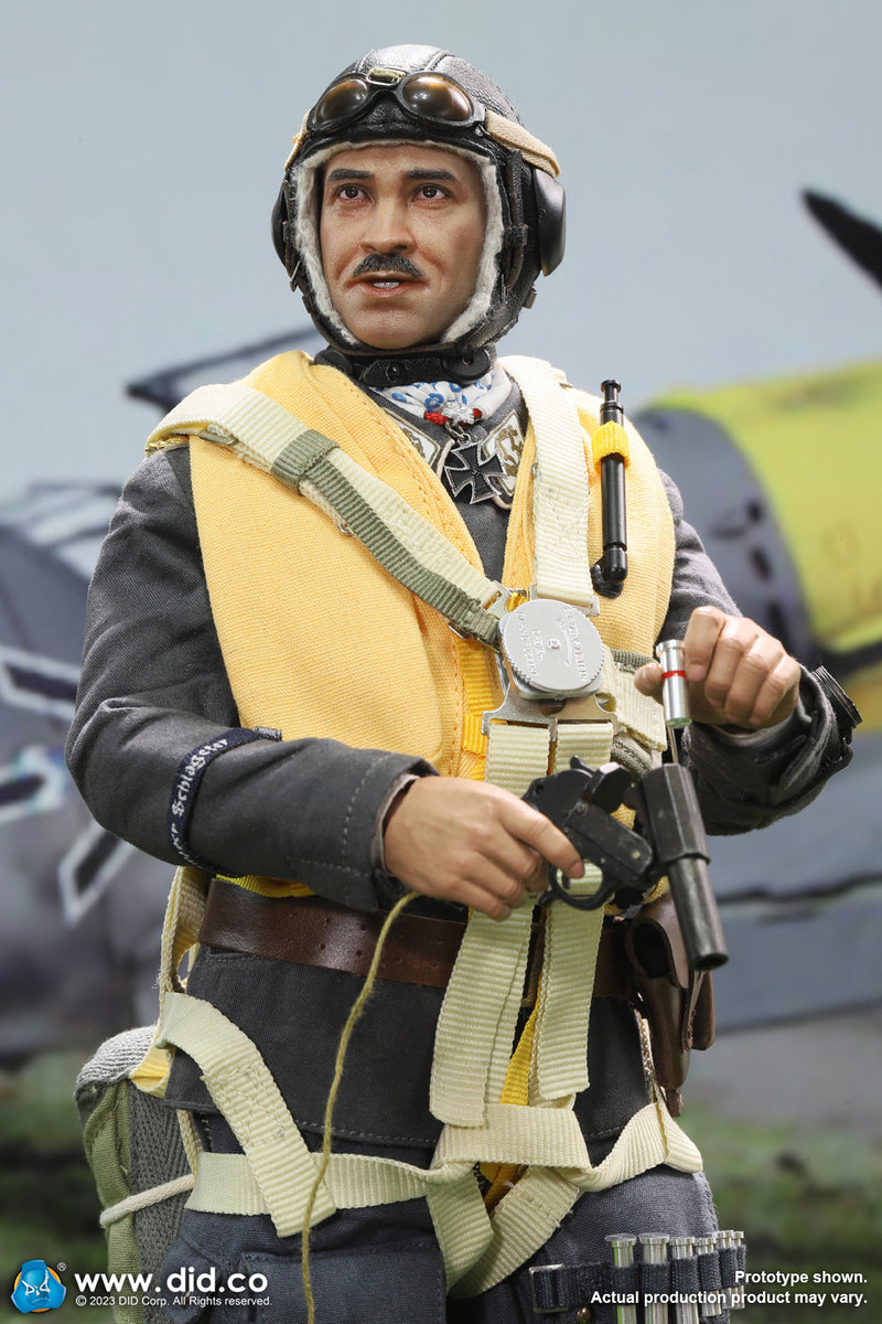 Load image into Gallery viewer, WWII - German Luftwaffe Pilot w/Cockpit  - MINT IN BOX (READ DESC)
