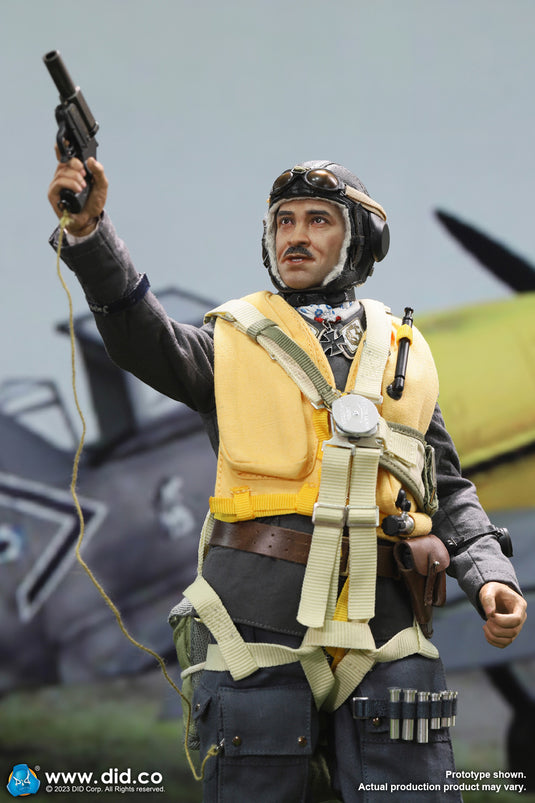 WWII - German Luftwaffe Pilot w/Cockpit  - MINT IN BOX (READ DESC)