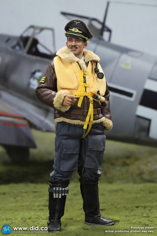 WWII - German Luftwaffe Pilot w/Cockpit  - MINT IN BOX (READ DESC)