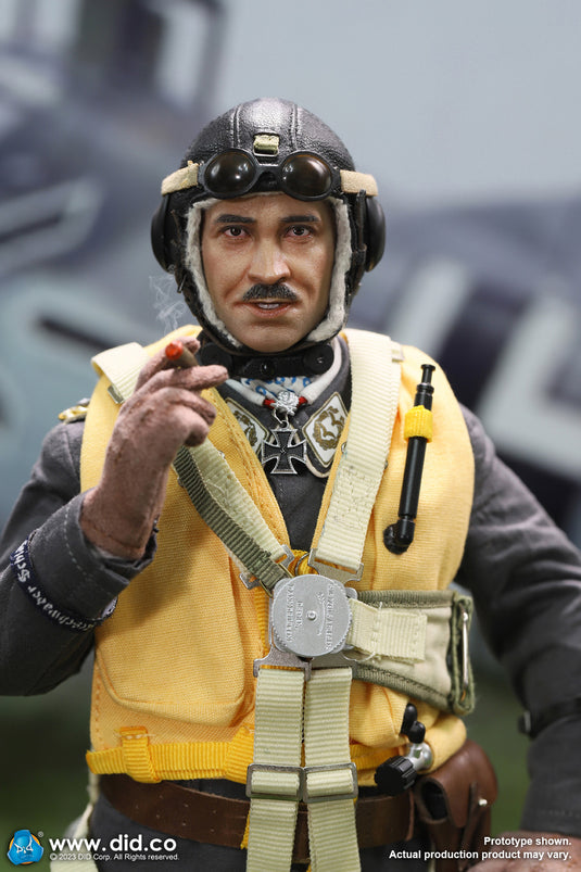 WWII - German Luftwaffe Pilot w/Cockpit  - MINT IN BOX (READ DESC)