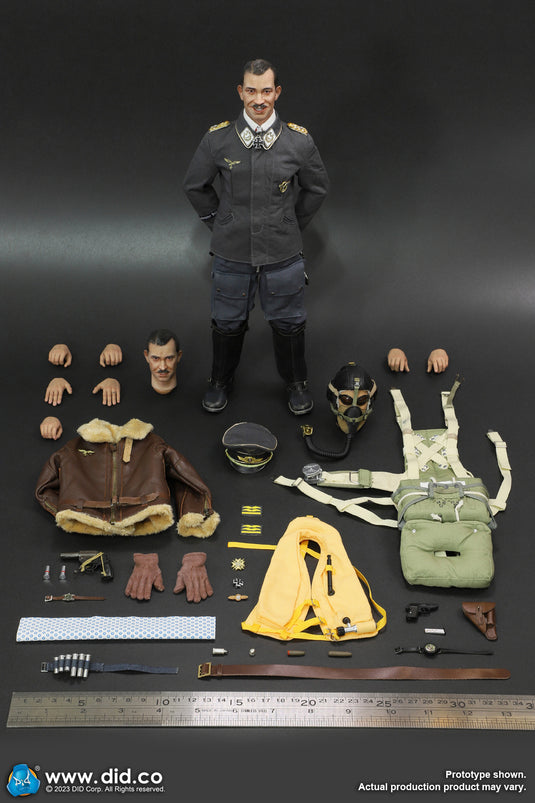 WWII - German Luftwaffe Pilot w/Cockpit  - MINT IN BOX (READ DESC)