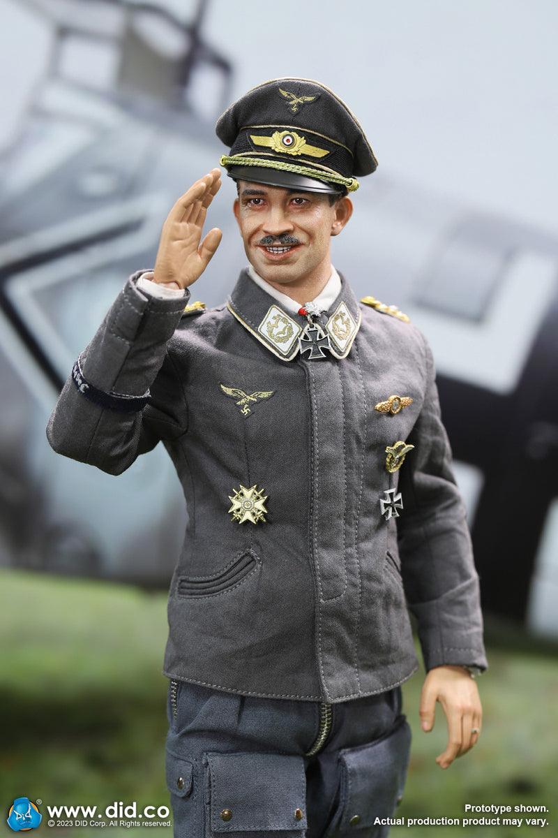 Load image into Gallery viewer, WWII - German Luftwaffe Pilot w/Cockpit  - MINT IN BOX (READ DESC)
