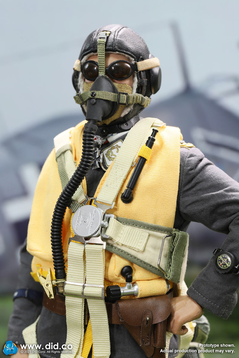 Load image into Gallery viewer, WWII - German Luftwaffe Pilot w/Cockpit  - MINT IN BOX (READ DESC)
