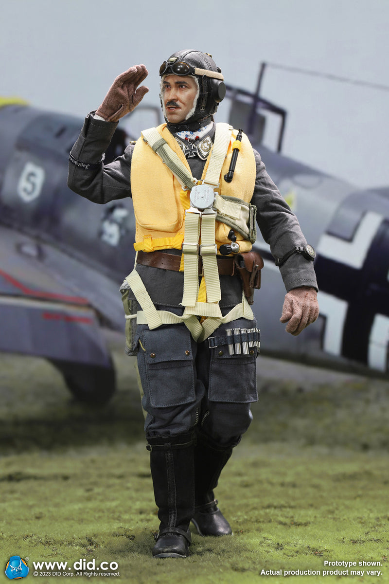 Load image into Gallery viewer, WWII - German Luftwaffe Pilot w/Cockpit  - MINT IN BOX (READ DESC)
