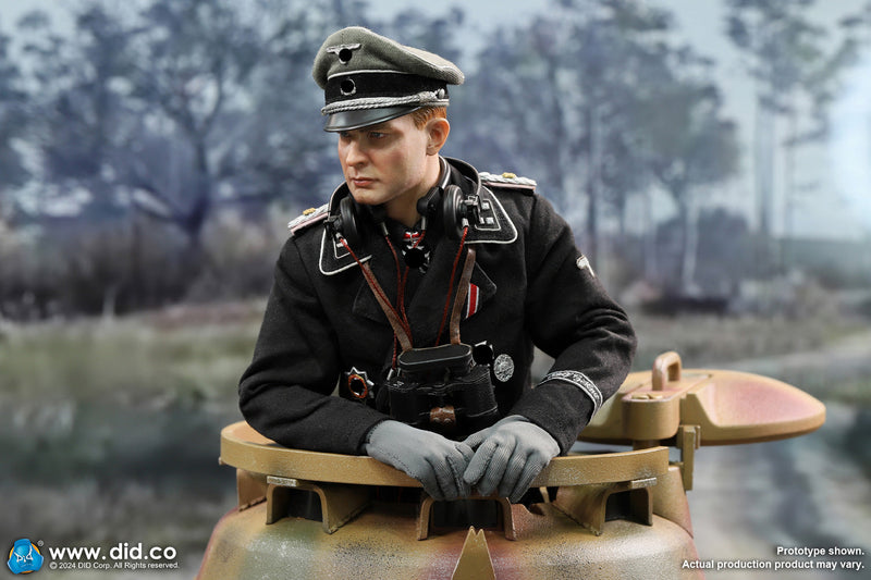 Load image into Gallery viewer, WWII - German Panzer Cmdr Max w/Hatch - MINT IN BOX (READ DESC)

