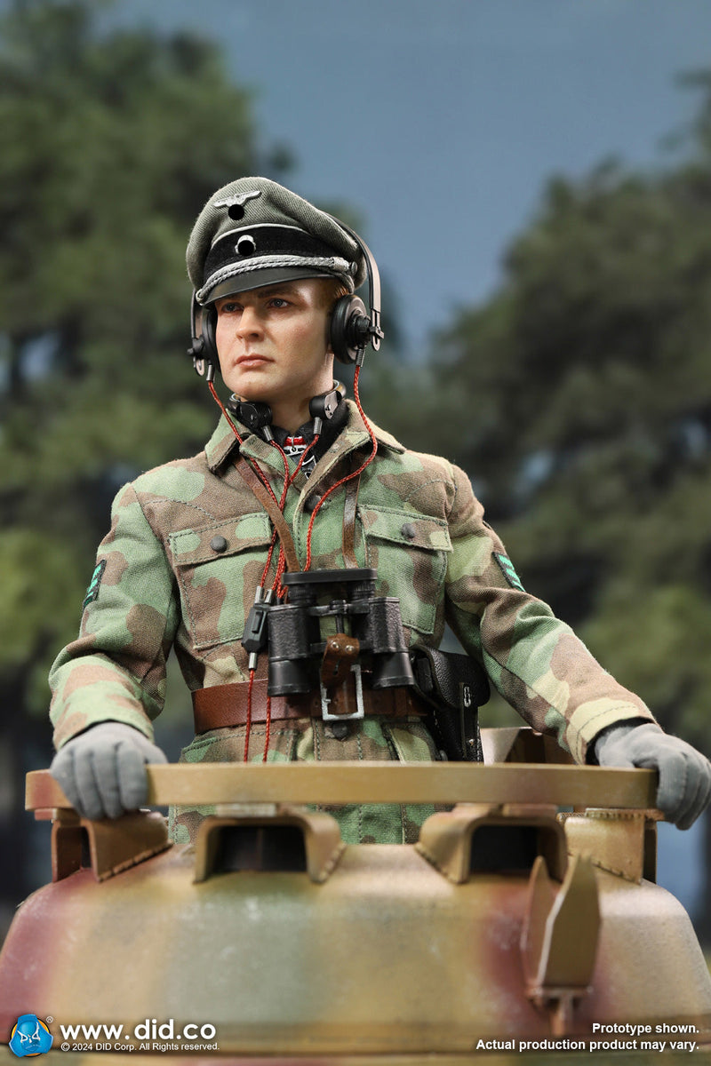 Load image into Gallery viewer, WWII - German Panzer Cmdr Max w/Hatch - MINT IN BOX (READ DESC)
