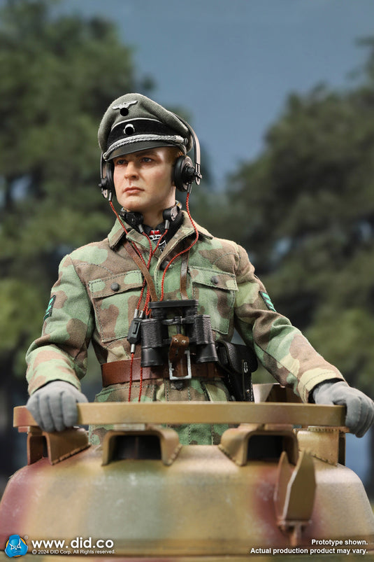 WWII - German Panzer Cmdr Max w/Hatch - MINT IN BOX (READ DESC)