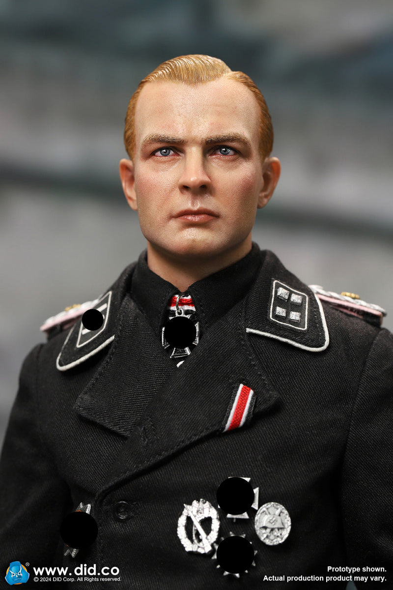 Load image into Gallery viewer, WWII - German Panzer Cmdr Max w/Hatch - MINT IN BOX (READ DESC)

