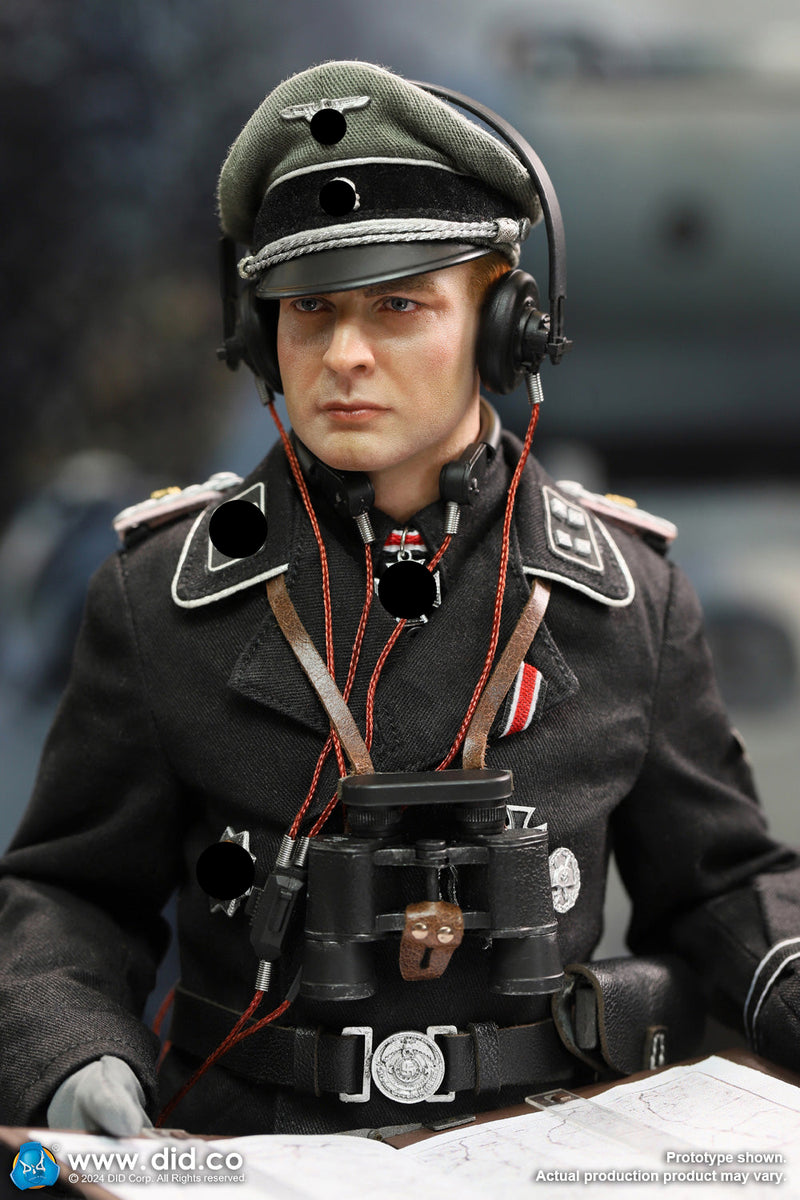 Load image into Gallery viewer, WWII - German Panzer Cmdr Max w/Hatch - MINT IN BOX (READ DESC)
