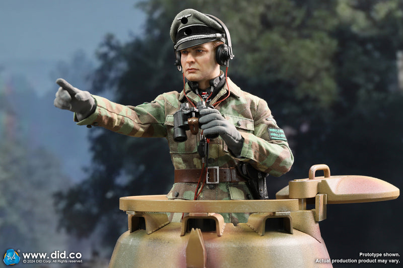 Load image into Gallery viewer, WWII - German Panzer Cmdr Max w/Hatch - MINT IN BOX (READ DESC)
