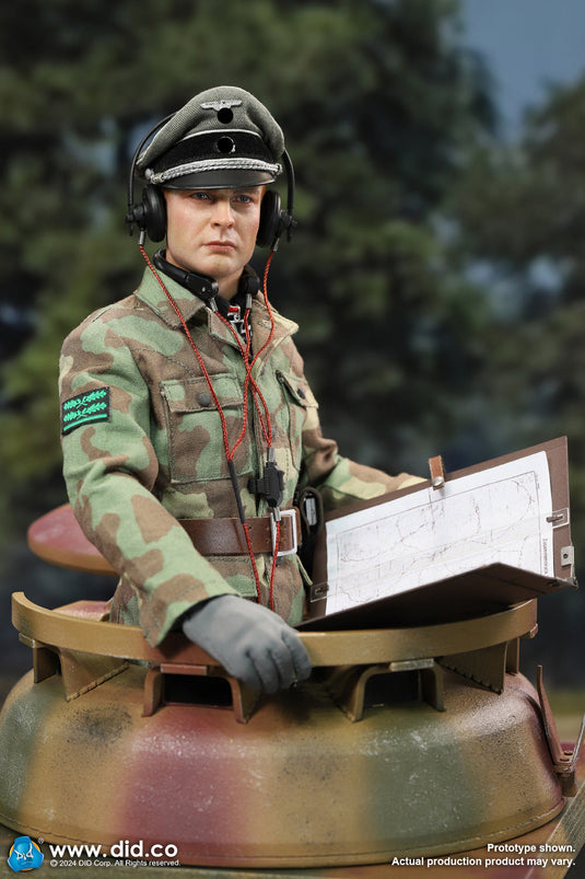 WWII - German Panzer Cmdr Max w/Hatch - MINT IN BOX (READ DESC)