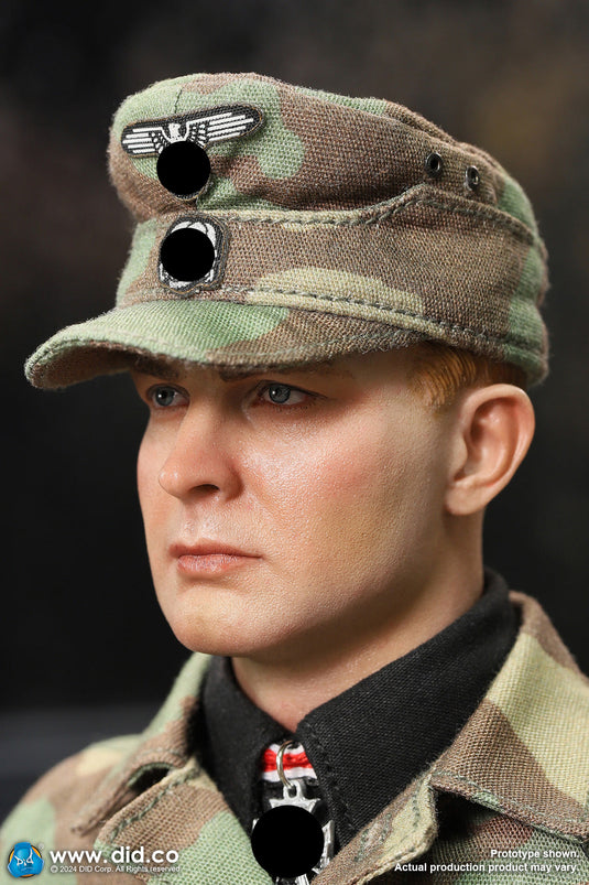 WWII - German Panzer Cmdr Max w/Hatch - MINT IN BOX (READ DESC)