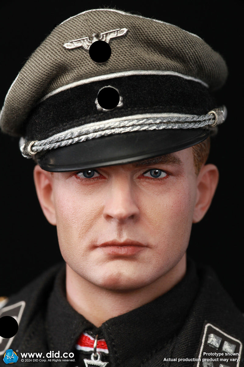 Load image into Gallery viewer, WWII - German Panzer Cmdr Max w/Hatch - MINT IN BOX (READ DESC)
