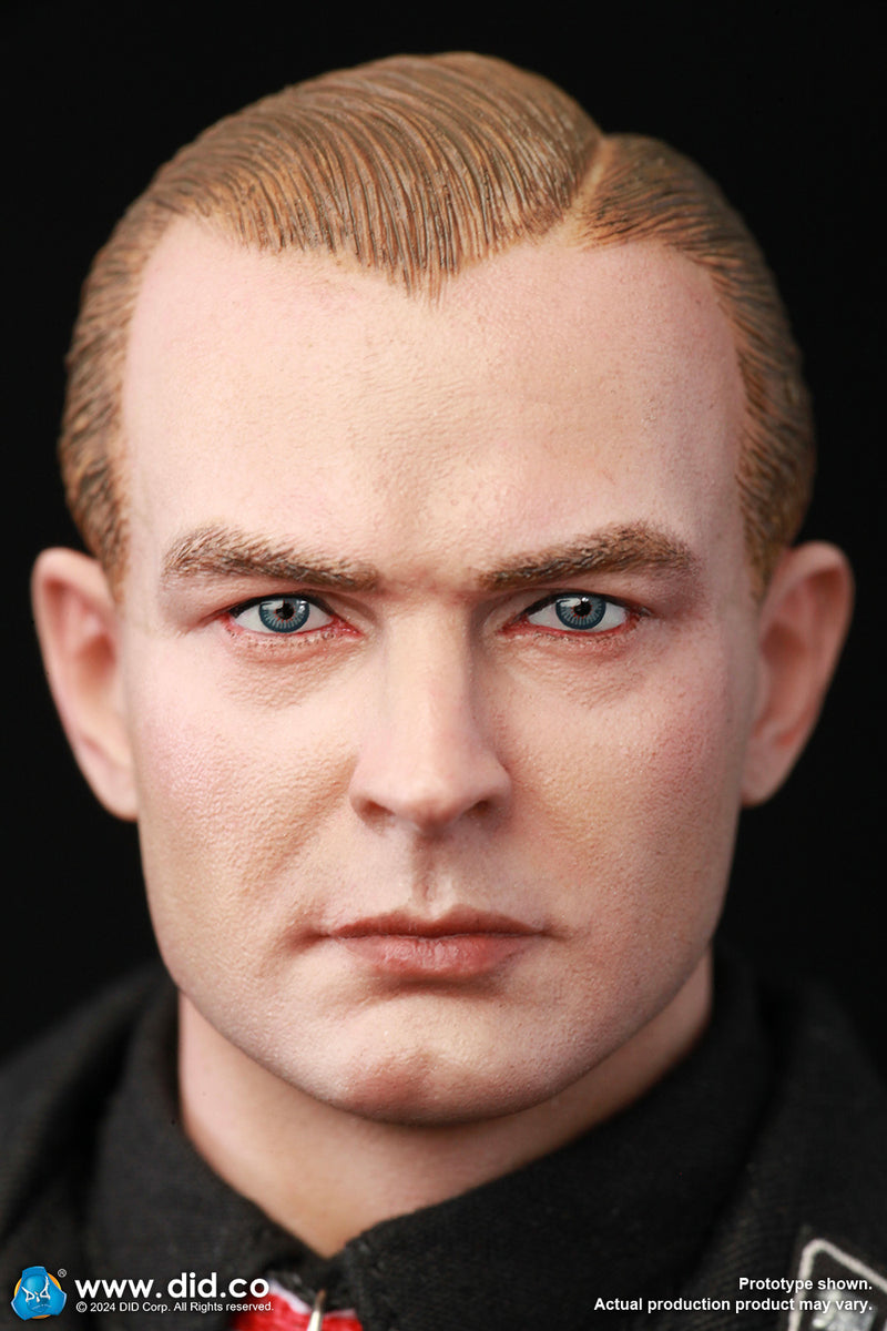 Load image into Gallery viewer, WWII - German Panzer Cmdr Max w/Hatch - MINT IN BOX (READ DESC)
