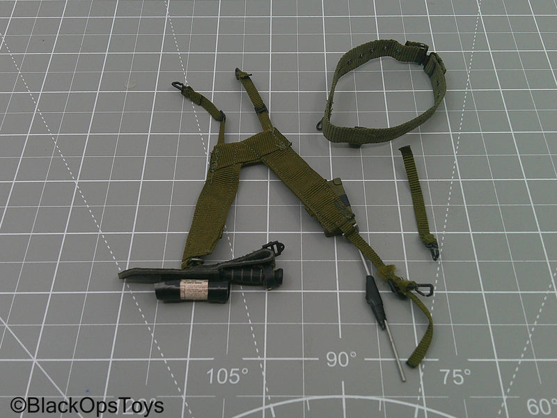 Load image into Gallery viewer, Vietnam Era Harness w/Knife &amp; Radio (Hot Toys)
