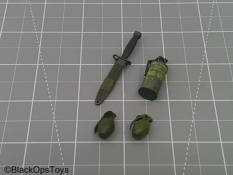 Load image into Gallery viewer, Vietnam Era Knife w/Sheath &amp; Grenade Set (Hot Toys)
