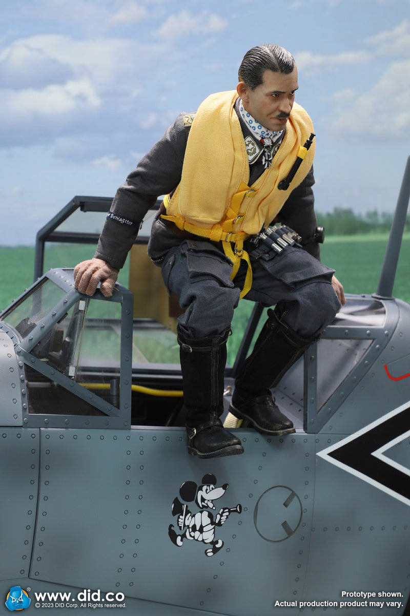 Load image into Gallery viewer, WWII - German Luftwaffe Pilot w/Cockpit  - MINT IN BOX (READ DESC)
