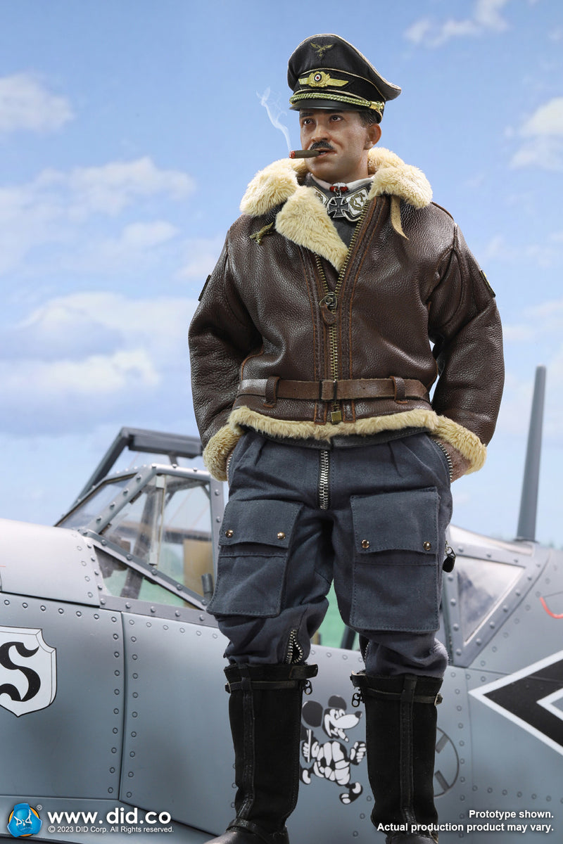 Load image into Gallery viewer, WWII - German Luftwaffe Pilot w/Cockpit  - MINT IN BOX (READ DESC)

