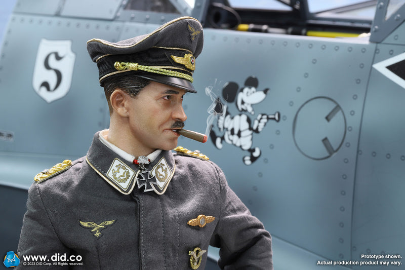 Load image into Gallery viewer, WWII - German Luftwaffe Pilot w/Cockpit  - MINT IN BOX (READ DESC)

