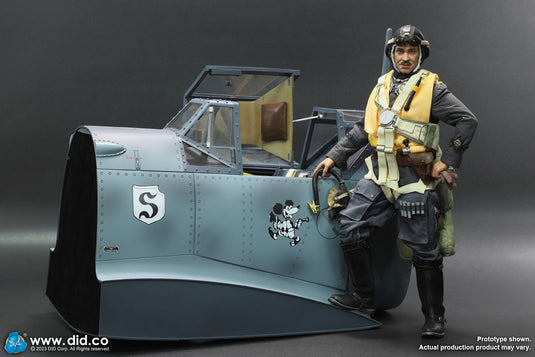 WWII - German Luftwaffe Pilot w/Cockpit  - MINT IN BOX (READ DESC)