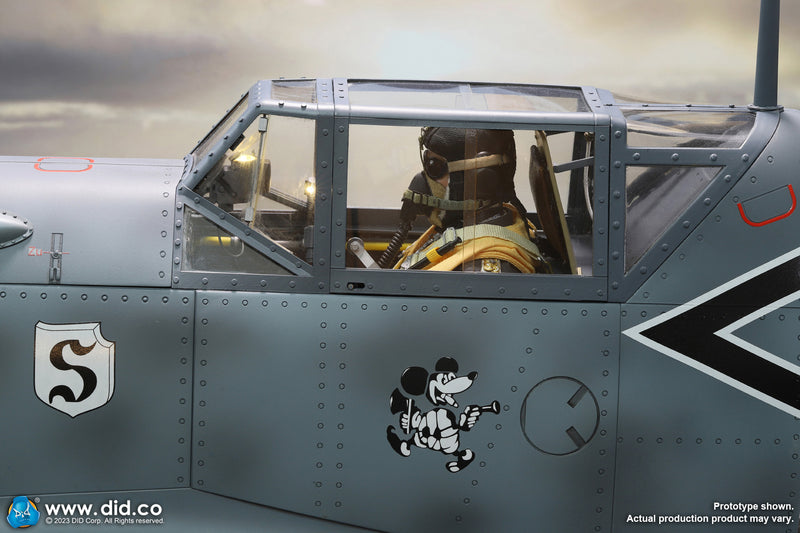 Load image into Gallery viewer, WWII - German Luftwaffe Pilot w/Cockpit  - MINT IN BOX (READ DESC)
