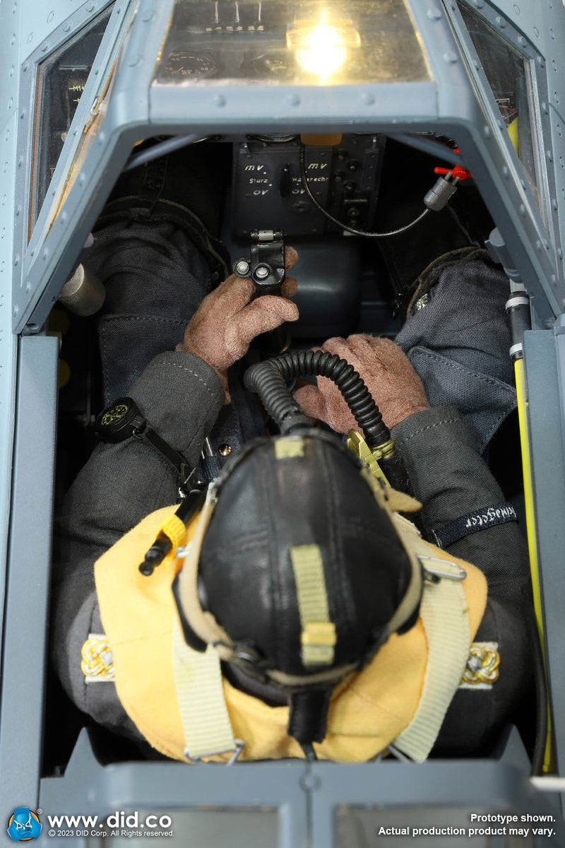 Load image into Gallery viewer, WWII - German Luftwaffe Pilot w/Cockpit  - MINT IN BOX (READ DESC)
