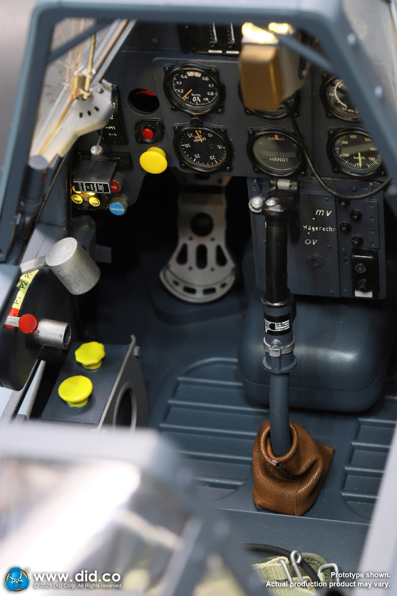 Load image into Gallery viewer, WWII - German Luftwaffe Pilot w/Cockpit  - MINT IN BOX (READ DESC)
