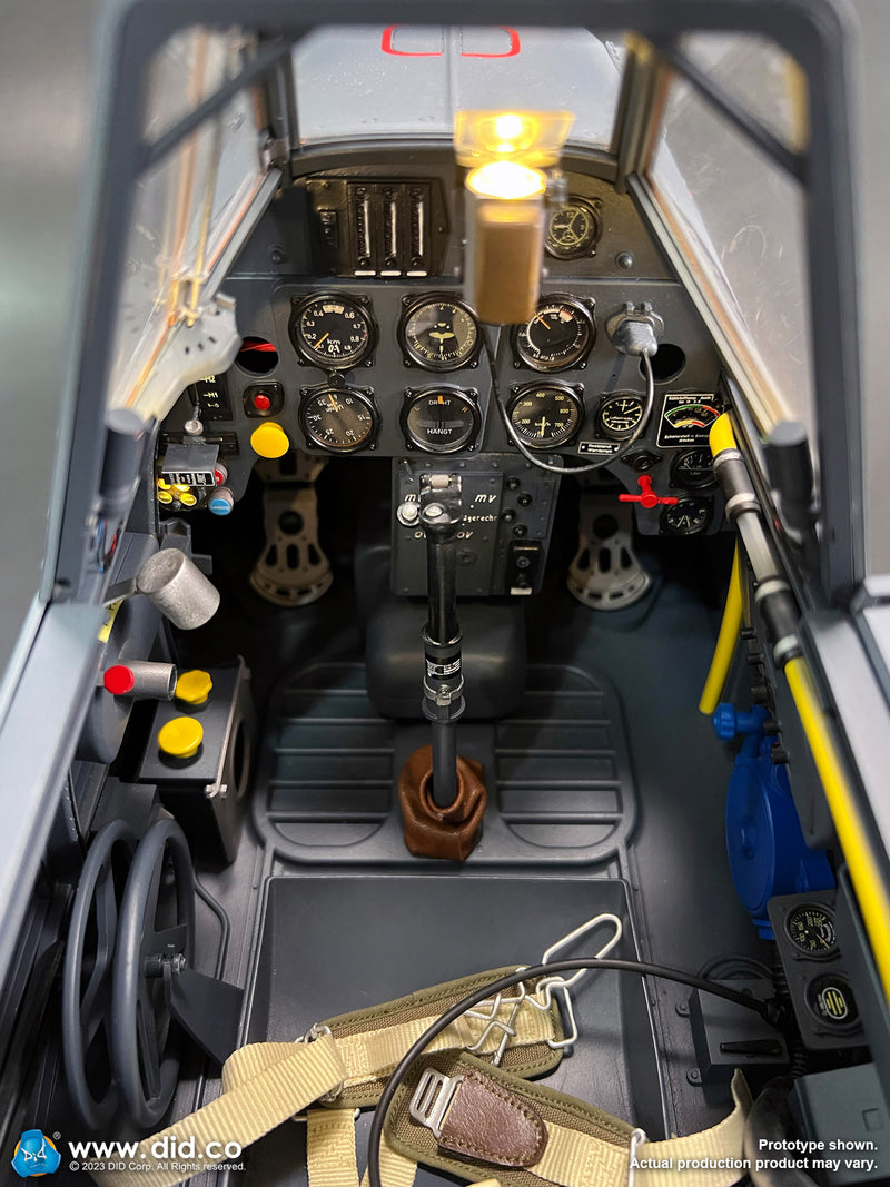 Load image into Gallery viewer, WWII - German Luftwaffe Pilot w/Cockpit  - MINT IN BOX (READ DESC)
