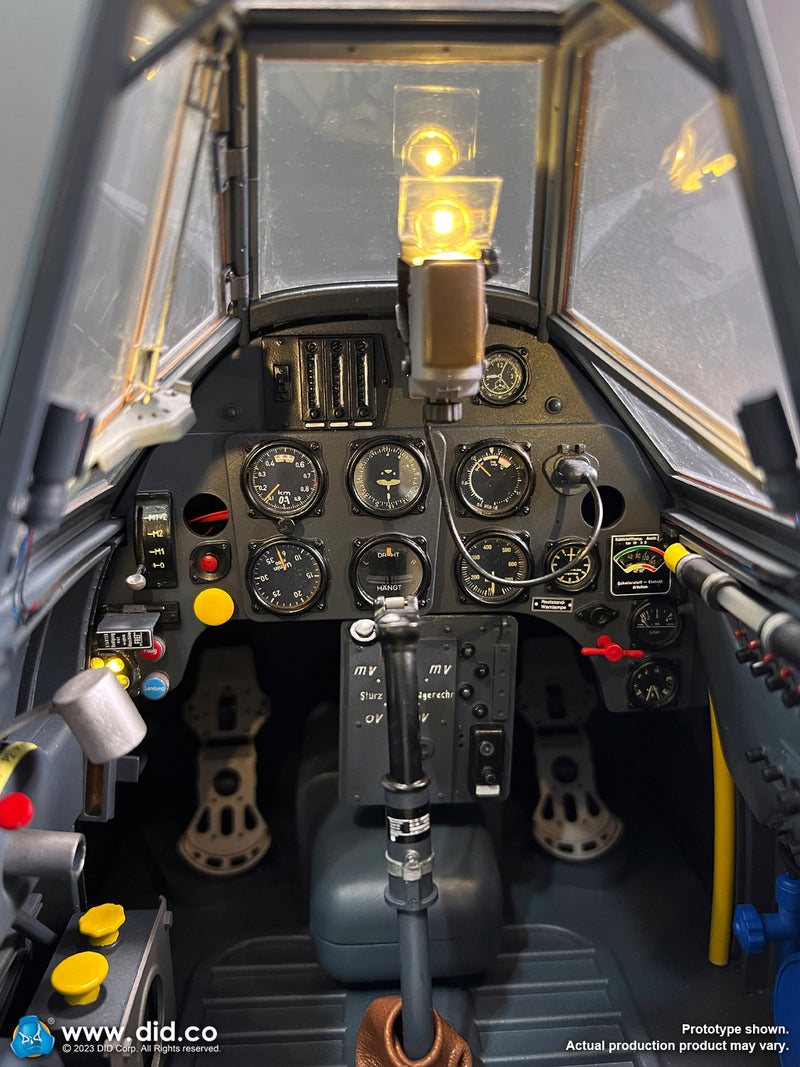 Load image into Gallery viewer, WWII - German Luftwaffe Pilot w/Cockpit  - MINT IN BOX (READ DESC)
