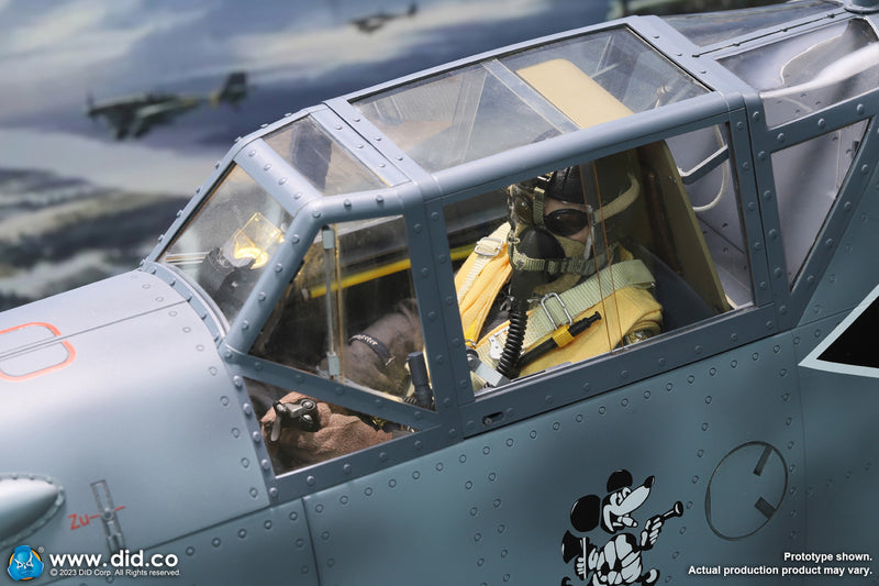 Load image into Gallery viewer, WWII - German Luftwaffe Pilot w/Cockpit  - MINT IN BOX (READ DESC)
