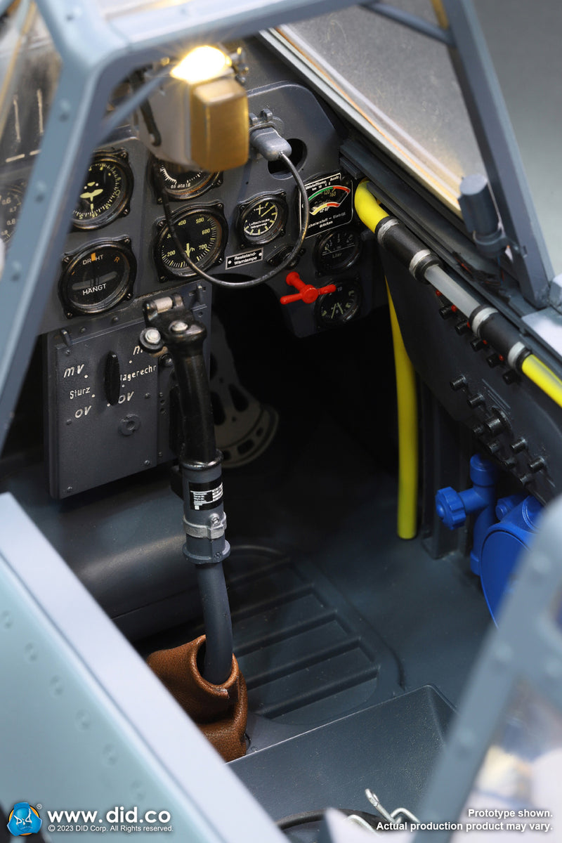 Load image into Gallery viewer, WWII - German Luftwaffe Pilot w/Cockpit  - MINT IN BOX (READ DESC)
