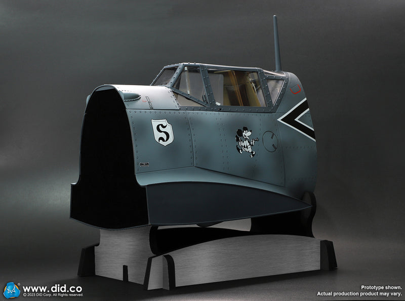 Load image into Gallery viewer, WWII - German Luftwaffe Pilot w/Cockpit  - MINT IN BOX (READ DESC)
