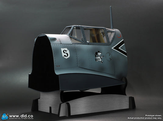 WWII - German Luftwaffe Pilot w/Cockpit  - MINT IN BOX (READ DESC)
