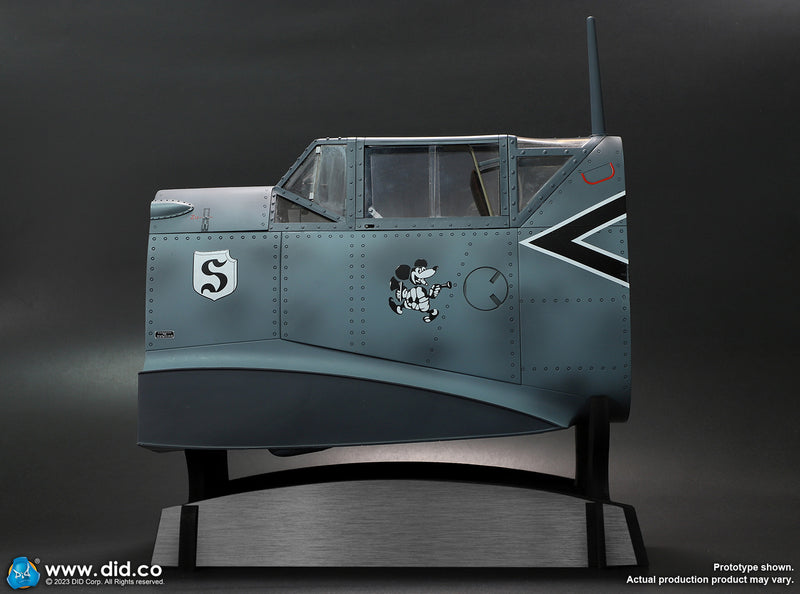 Load image into Gallery viewer, WWII - German Luftwaffe Pilot w/Cockpit  - MINT IN BOX (READ DESC)
