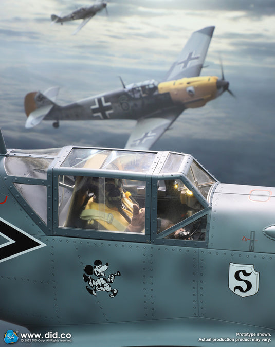 WWII - German Luftwaffe Pilot w/Cockpit  - MINT IN BOX (READ DESC)