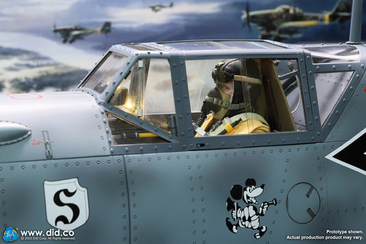 WWII - German Luftwaffe Pilot w/Cockpit  - MINT IN BOX (READ DESC)