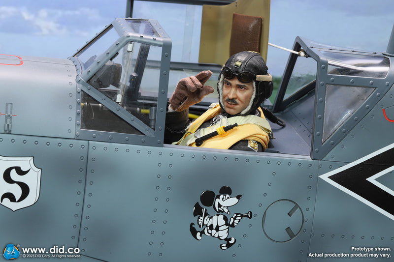 Load image into Gallery viewer, WWII - German Luftwaffe Pilot w/Cockpit  - MINT IN BOX (READ DESC)
