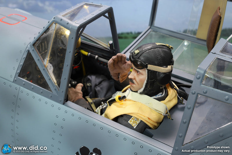 Load image into Gallery viewer, WWII - German Luftwaffe Pilot w/Cockpit  - MINT IN BOX (READ DESC)
