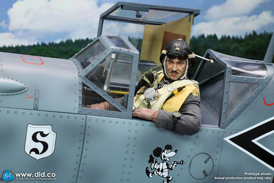 WWII - German Luftwaffe Pilot w/Cockpit  - MINT IN BOX (READ DESC)