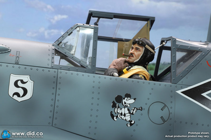 Load image into Gallery viewer, WWII - German Luftwaffe Pilot w/Cockpit  - MINT IN BOX (READ DESC)
