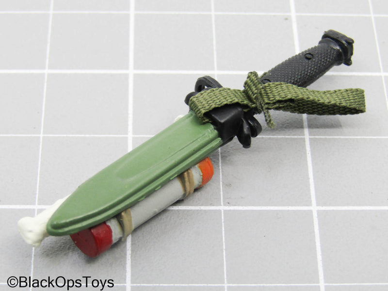 Load image into Gallery viewer, Black Knife w/Green Sheath w/Accessories
