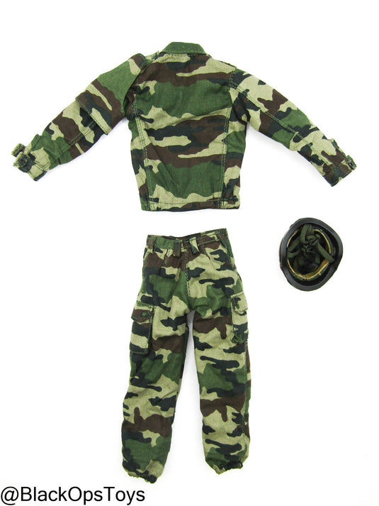 Woodland Camo Uniform Set w/Helmet